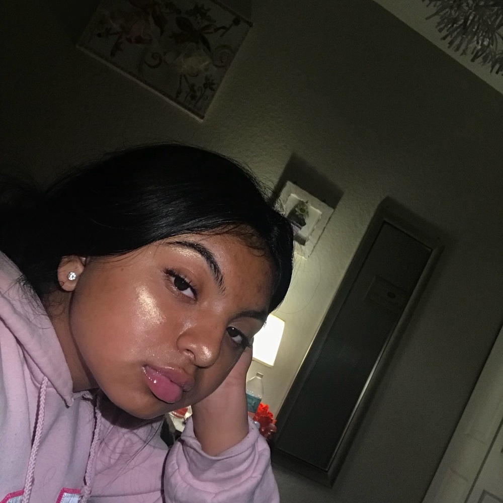 Meet your Posher, Amira